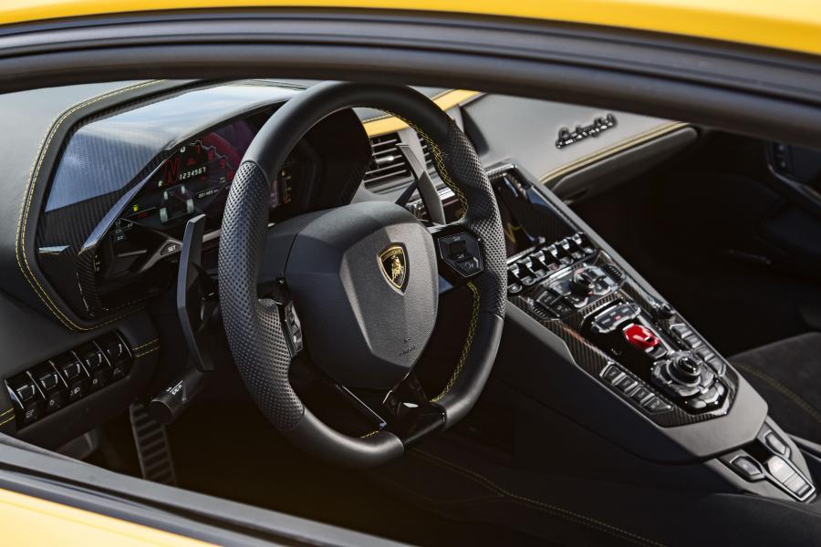 Интерьер Lamborghini Aventador S 2017 года  (WW) (фото 37 из 74)
